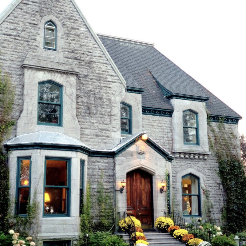 How to Choose the Right Engagement Photographer